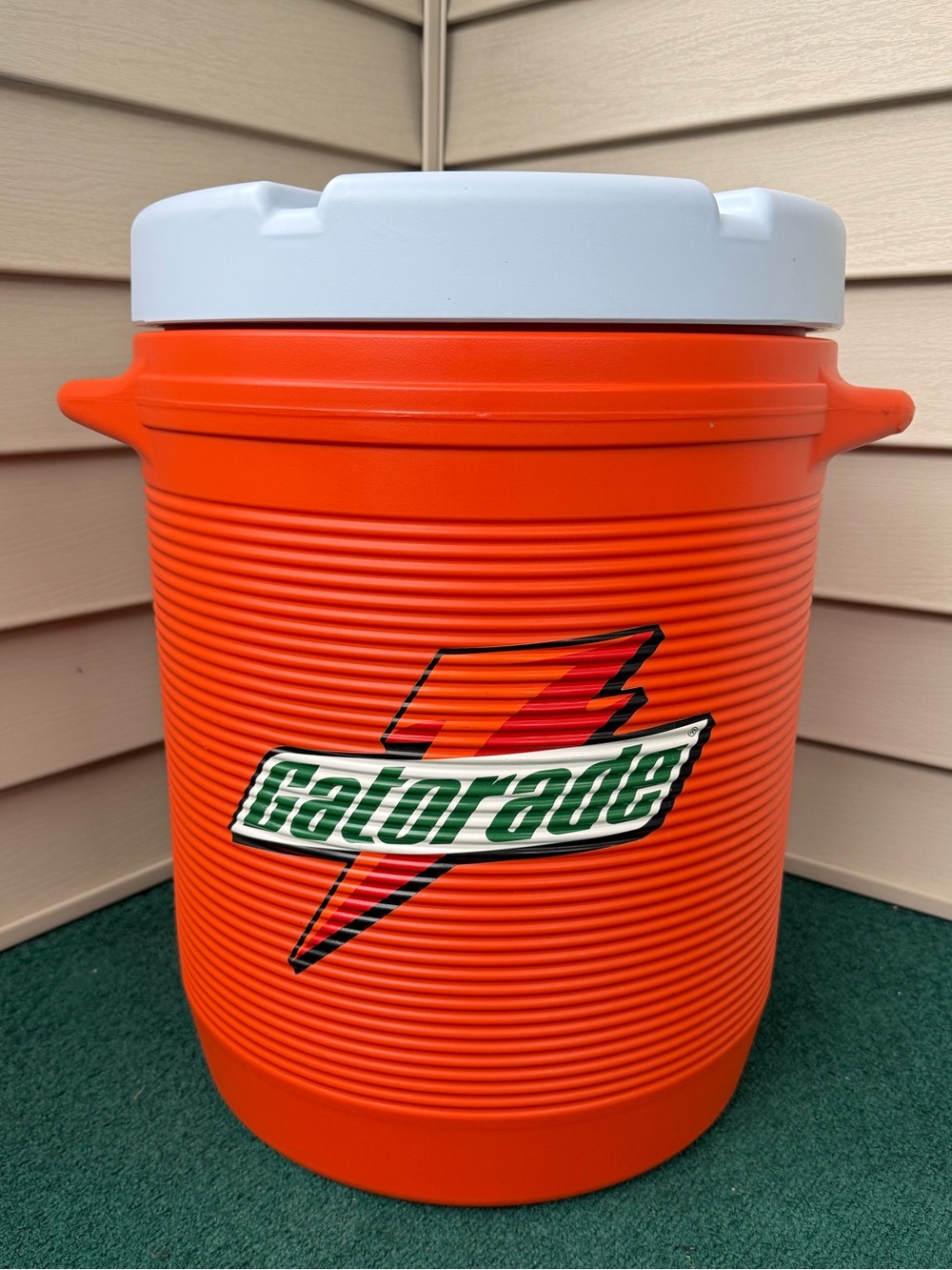 Rubbermaid Gatorade 10 Gallon Water Cooler Dispenser Model 1610 Orange USA